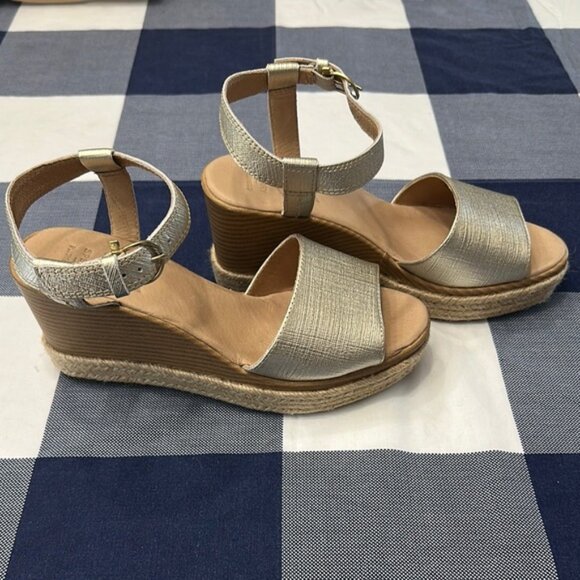 SPERRY Gold Sandals - Picture 4 of 8